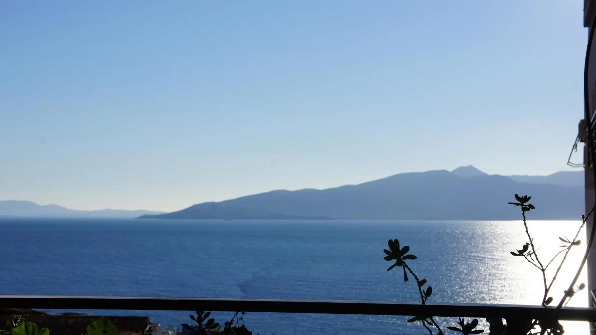 Megrooms Sarandë