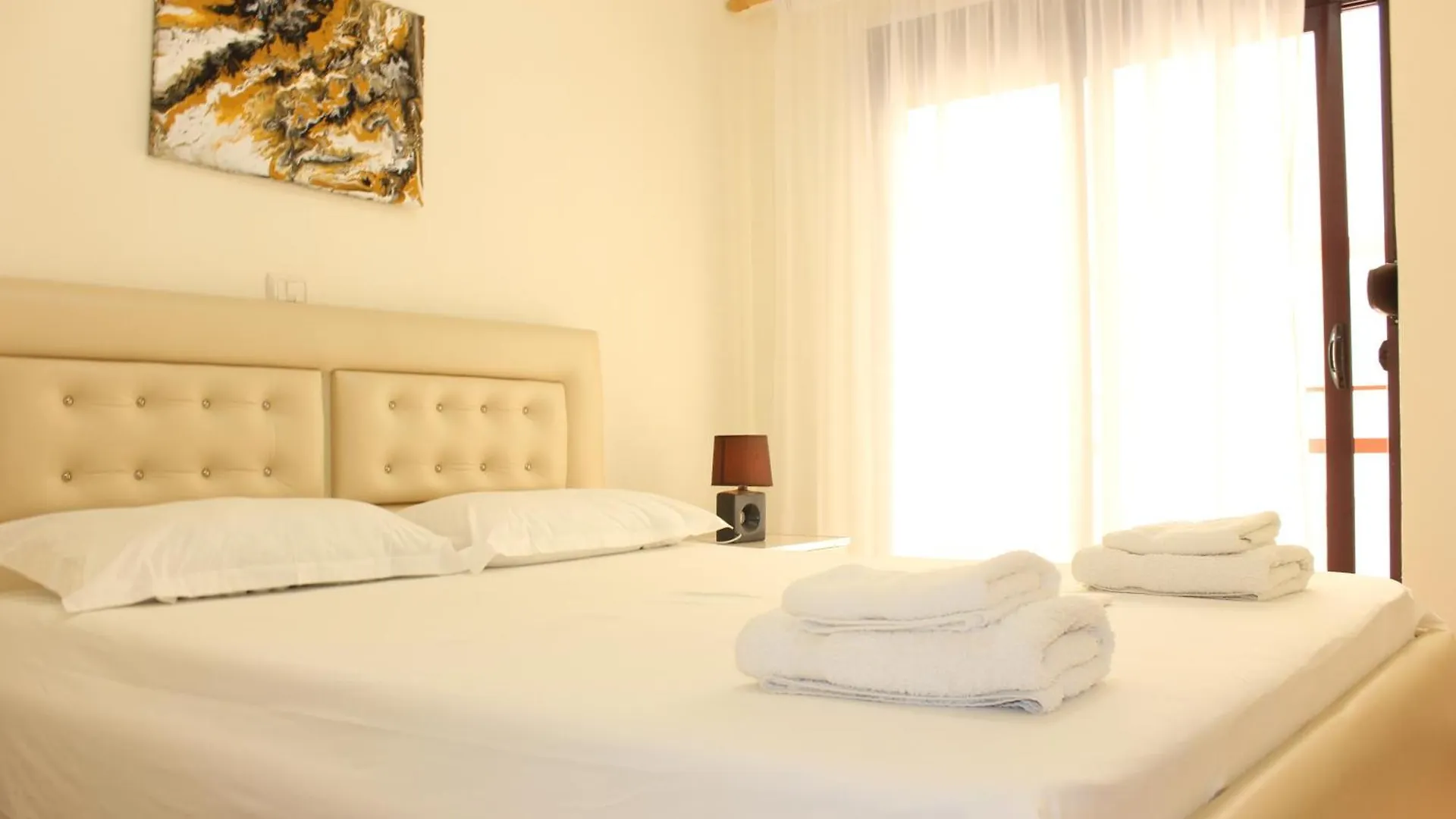 Megrooms Sarande 0*,